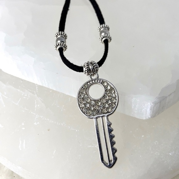 🔴❌ Sale ! key necklace with cz diamonds on black suede cord adjustable boho - Picture 5 of 11